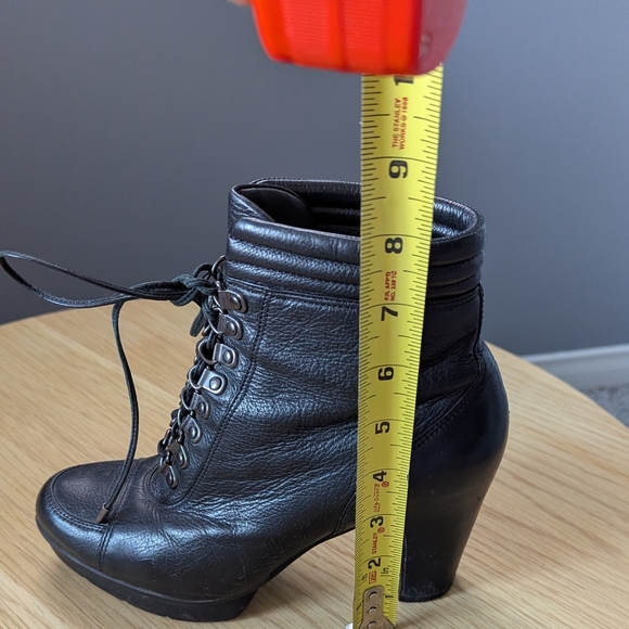 Kenneth Cole Women's (Size 6M) Black Leather Lace-Up Boots With Block Heel - Picture 6 of 16